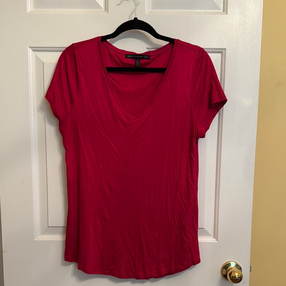 White House Black Market Fuchsia Fitted Short Sleeve Tee